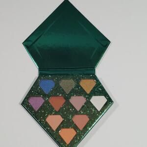 Avon FMG Glimmer Diamond Vibes Multi Palette – Blush & Eyeshadow
